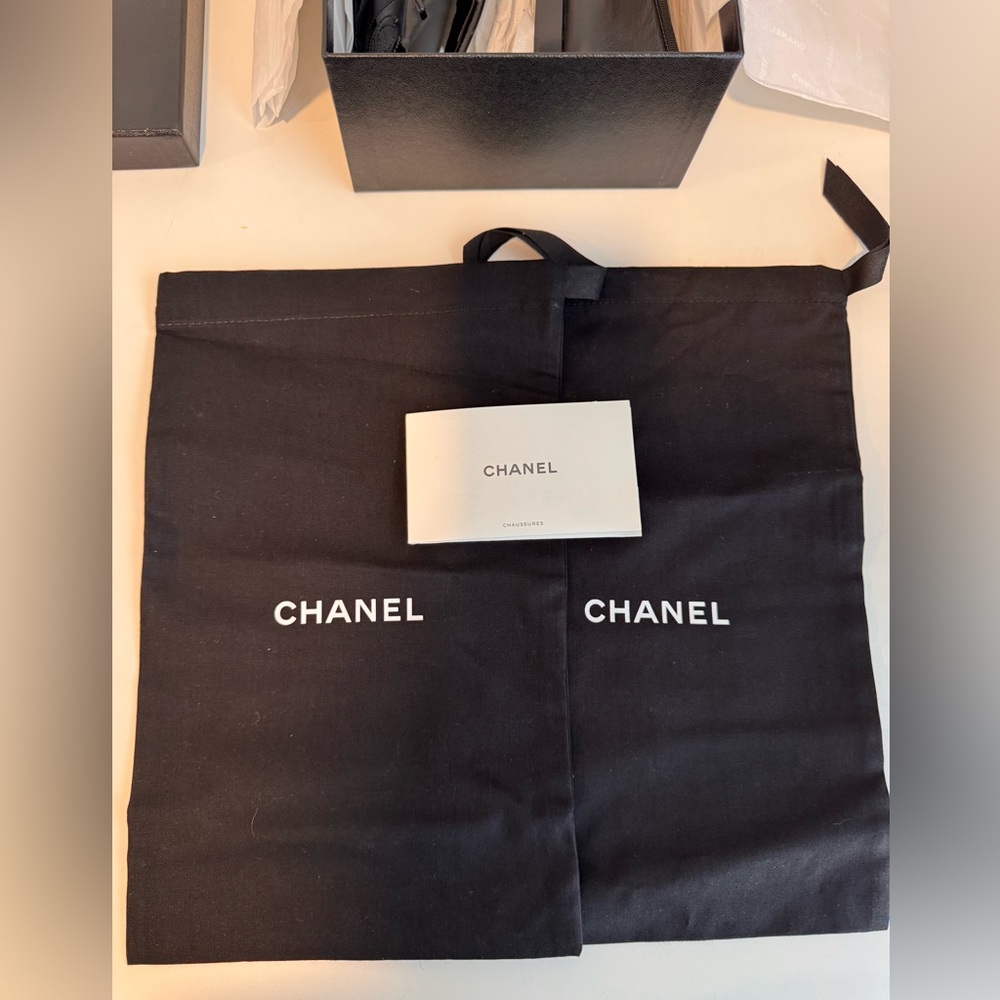 CHANEL Black Leather Ballet Flats with Bow - Picture 10 of 10